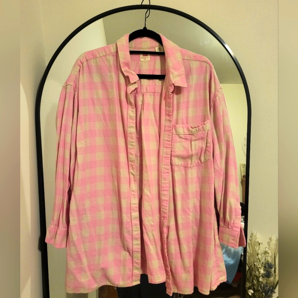Pink Levi Buttondown Flannel